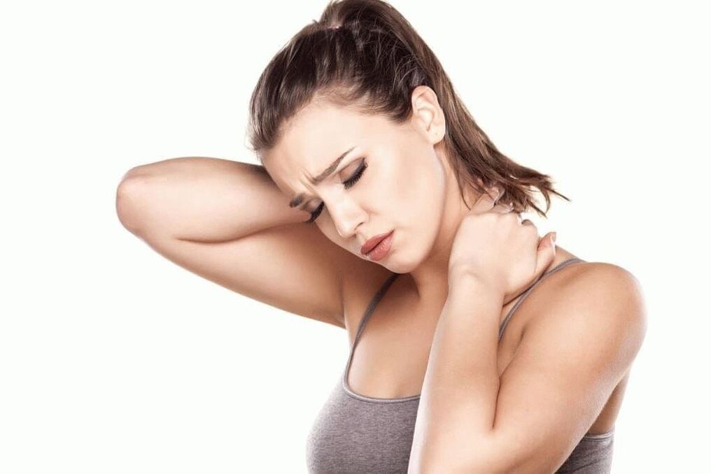 Starke Schmerzen im Nacken und in den Schulterblättern aufgrund einer zervikalen Osteochondrose.