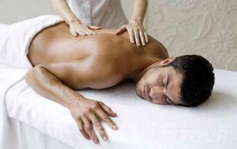 Massage ist eine der Methoden zur Behandlung von zervikaler Osteochondrose. 